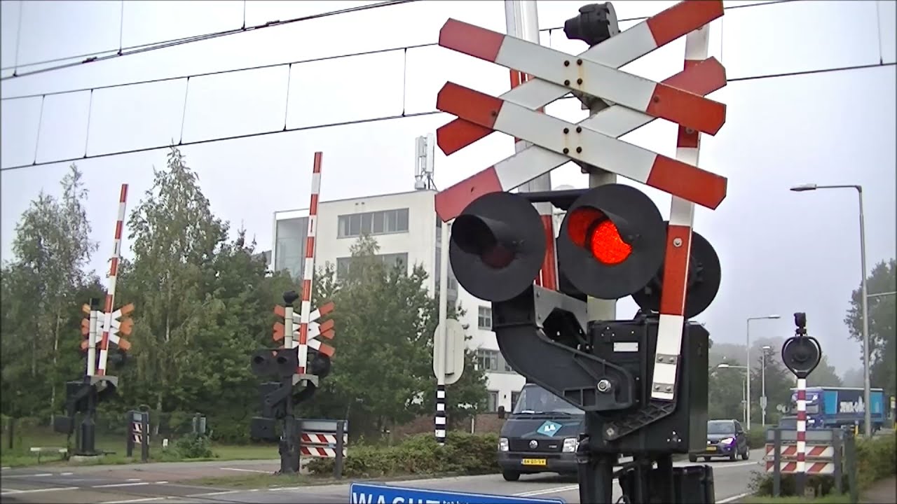 Spoorwegovergang Etten-Leur // Dutch railroad crossing