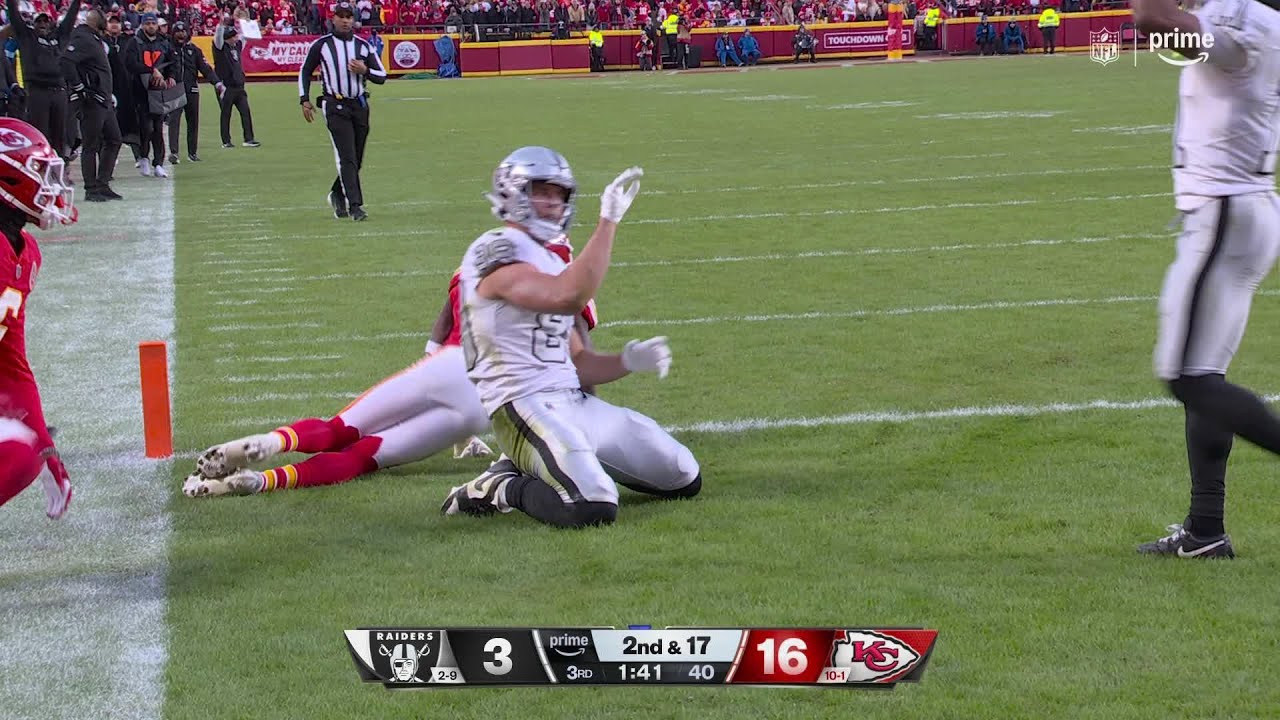 34-yard TD launch! O'Connell's scoring loft to Bowers cuts KC's lead to seven