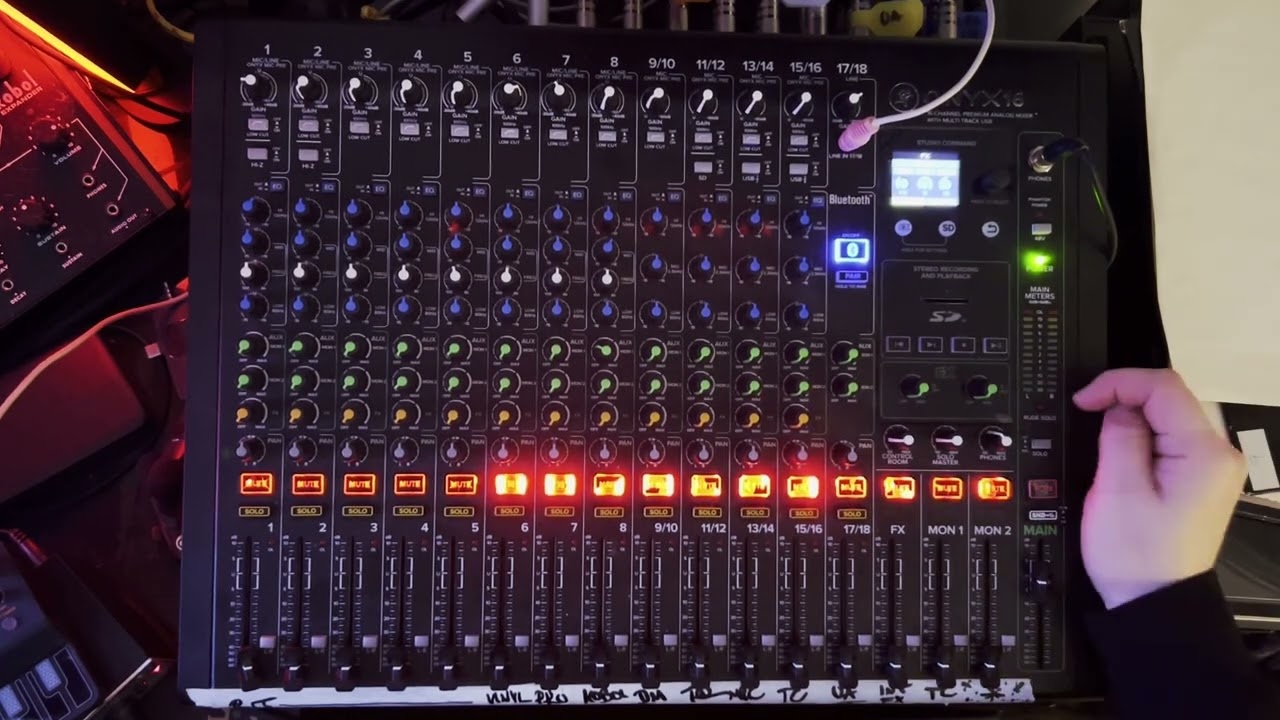 Setup Tour # 6 - Mackie Onyx16 analoginen mikseri