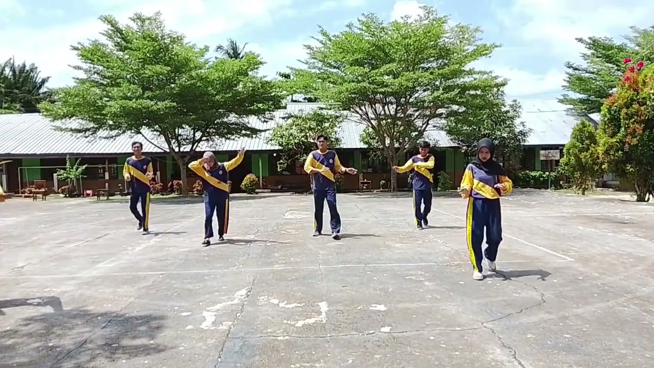 Senam Aerobik Kelompok 4 SMA PGRI TANJUNG PANDAN