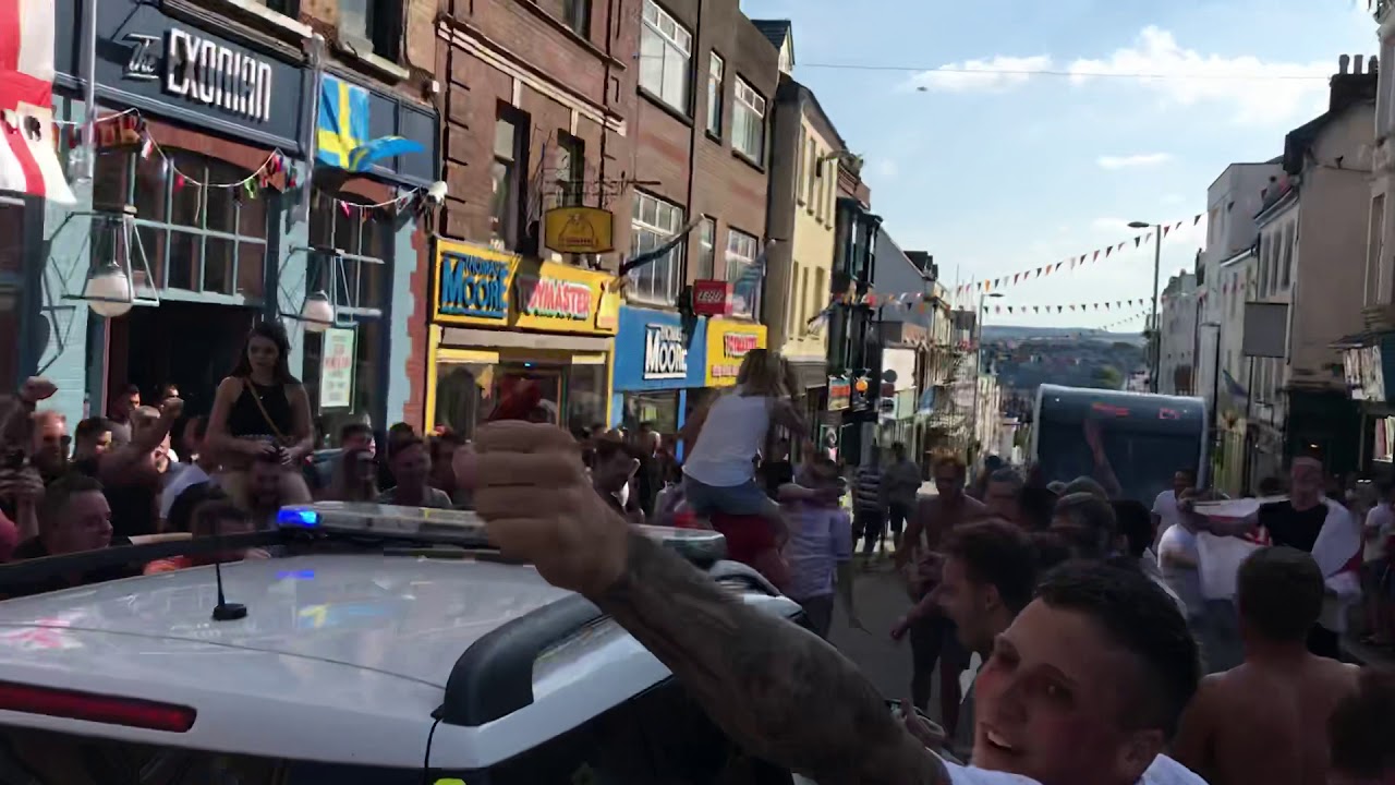 Crazy street party after England 🏴󠁧󠁢󠁥󠁮󠁧󠁿 win over Sweden. Absolute scenes!