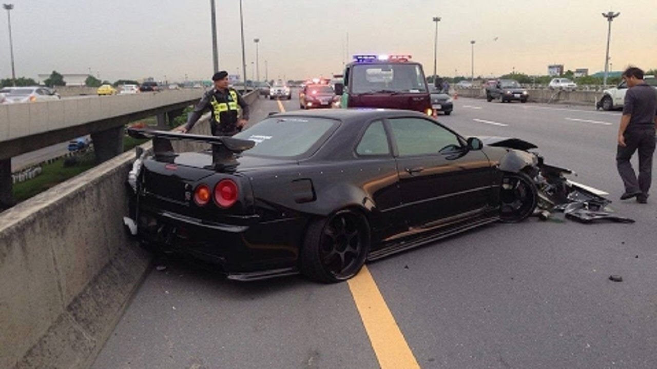 STUPID DRIVERS FAILS 2017!