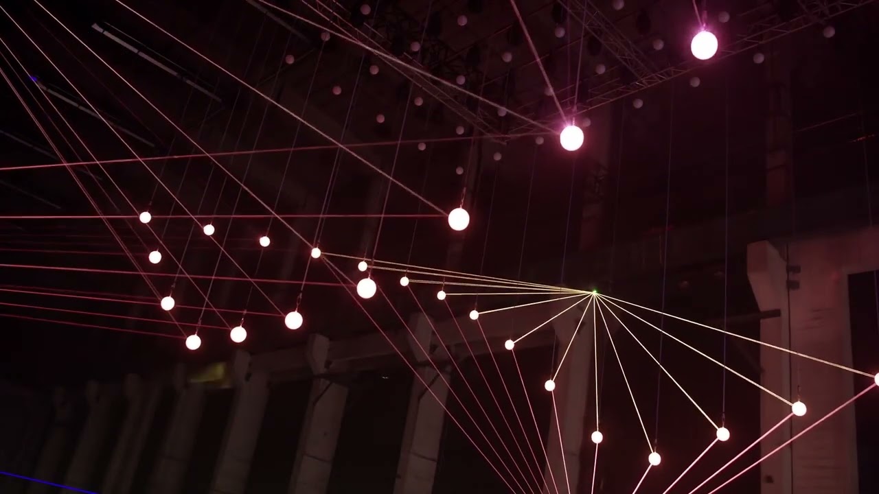 show lumini kinetice urmarite de laser