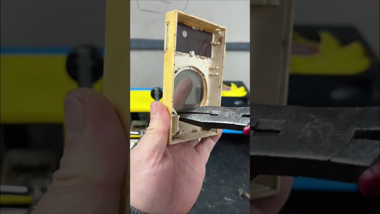Reviving a Vintage Radio: My Journey to Restoration Mastery