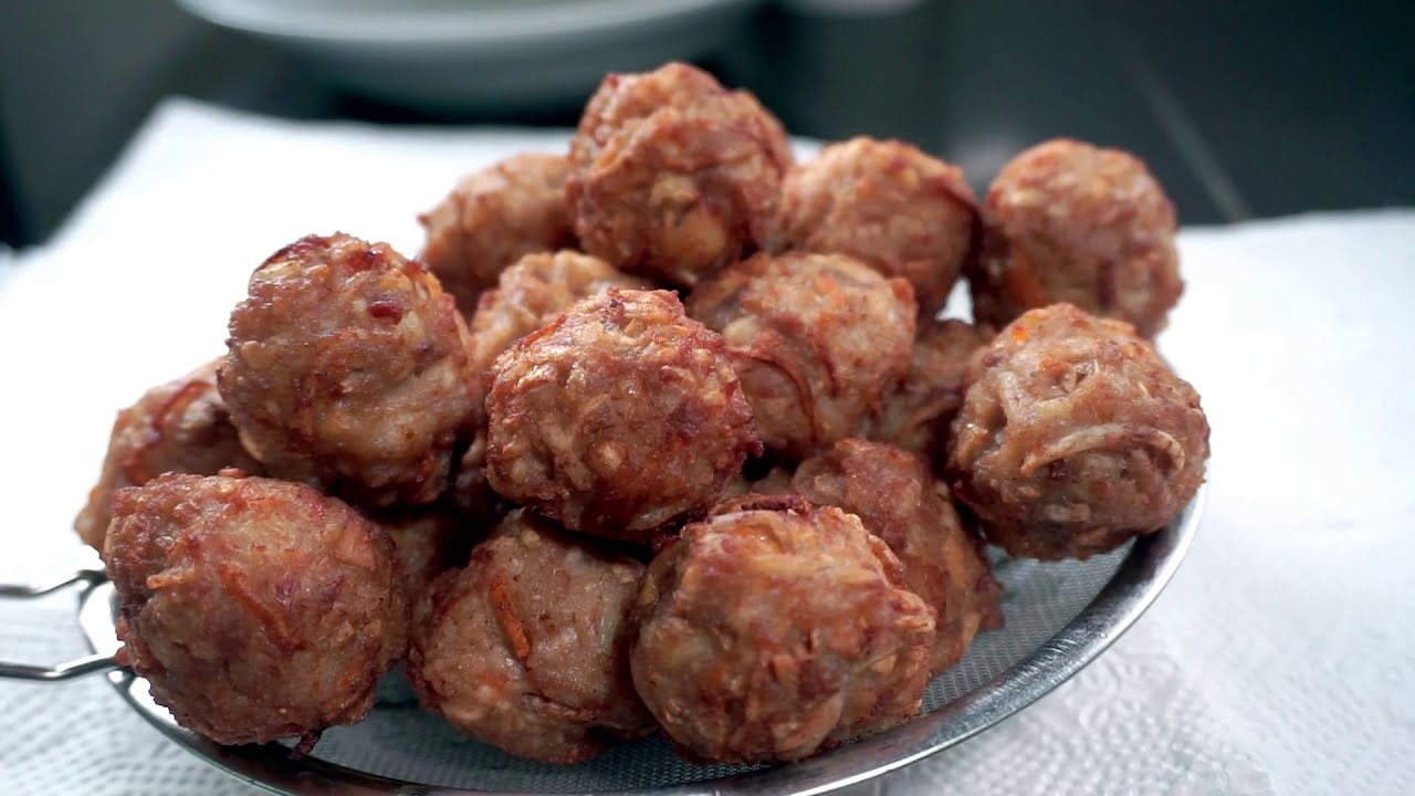 DEEP FRIED PORK MEATBALLS | 黄金猪肉丸 | HOME COOK RECIPE #29