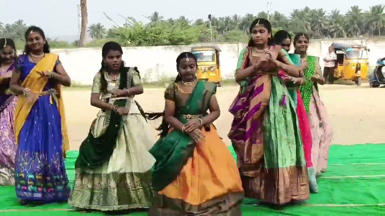 Putivacha kudai song dance performance by 7&8 class children in Brundavan school 