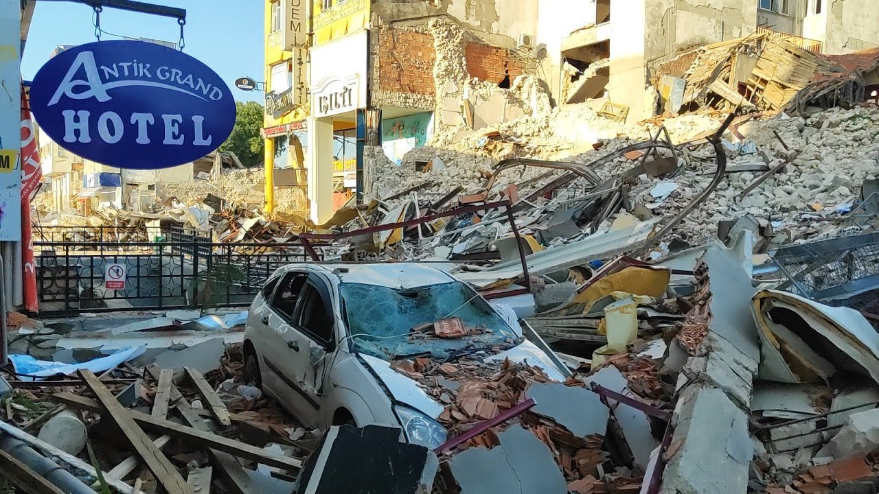 ANTAKYA CAFE BARLAR SOKAĞI ZENGİNLER MAHALLESİ SARAY CADDESİ ESKİ ANTAKYA EVLERİ DEPREM GÖRÜNTÜLERİ