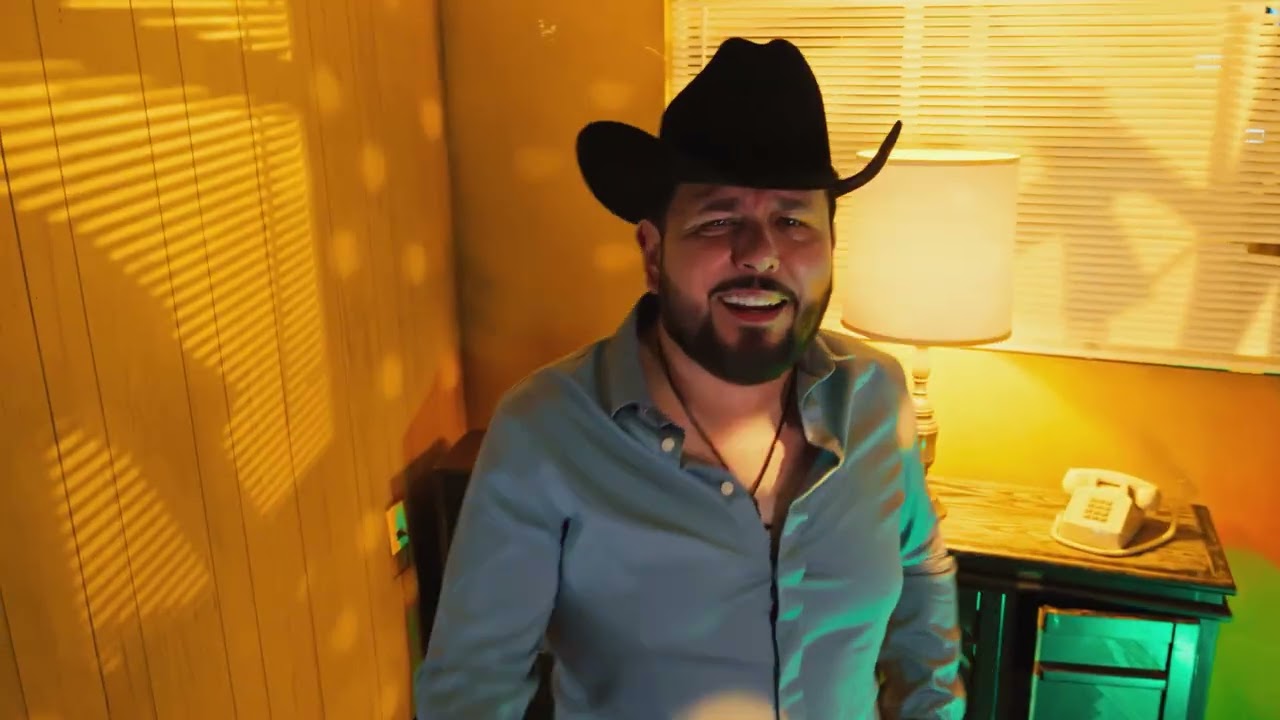 Roberto Tapia - La Guerra [Official Video]