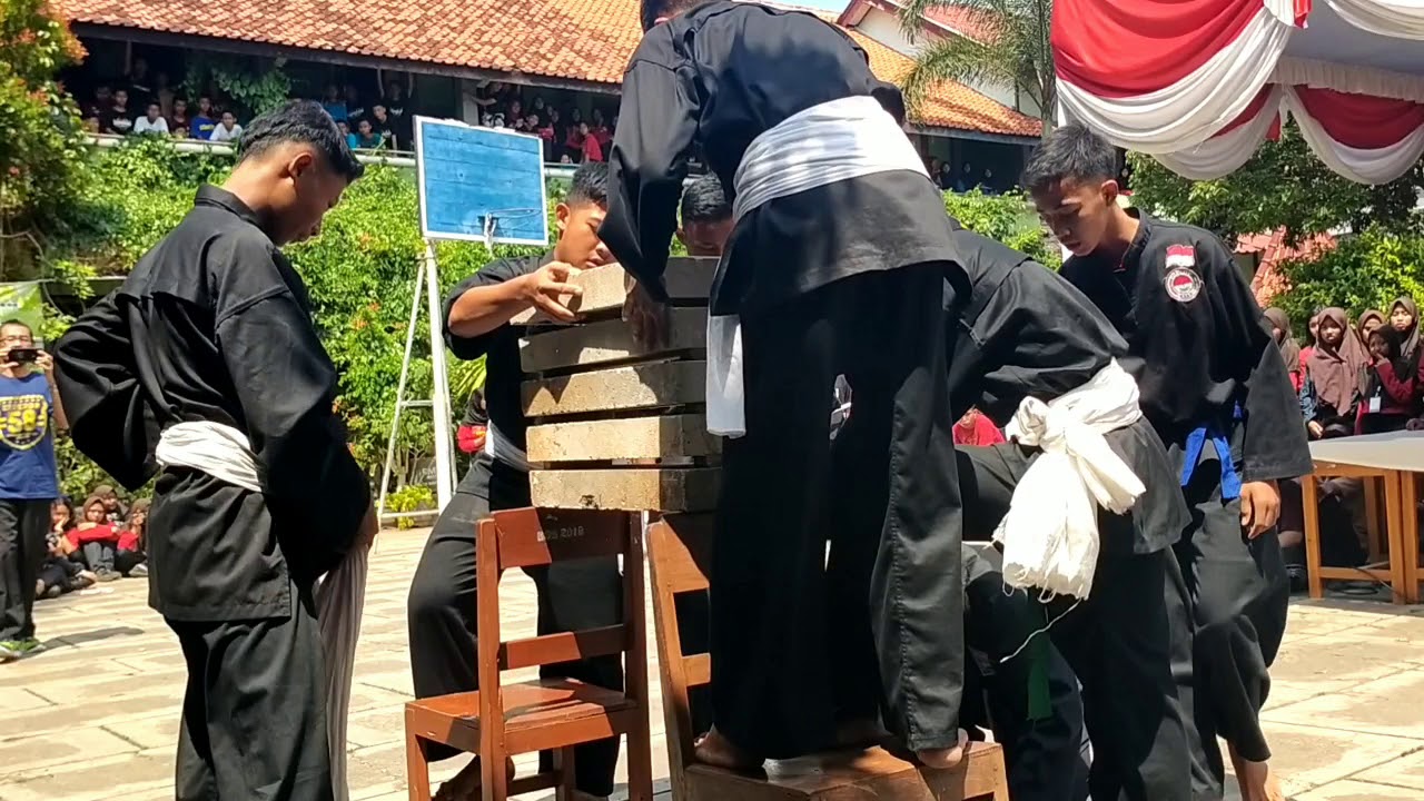 Pertunjukan Silat Siswa SMP Negeri 2 Wonogiri Dalam rangka HUT ESPEROW 58