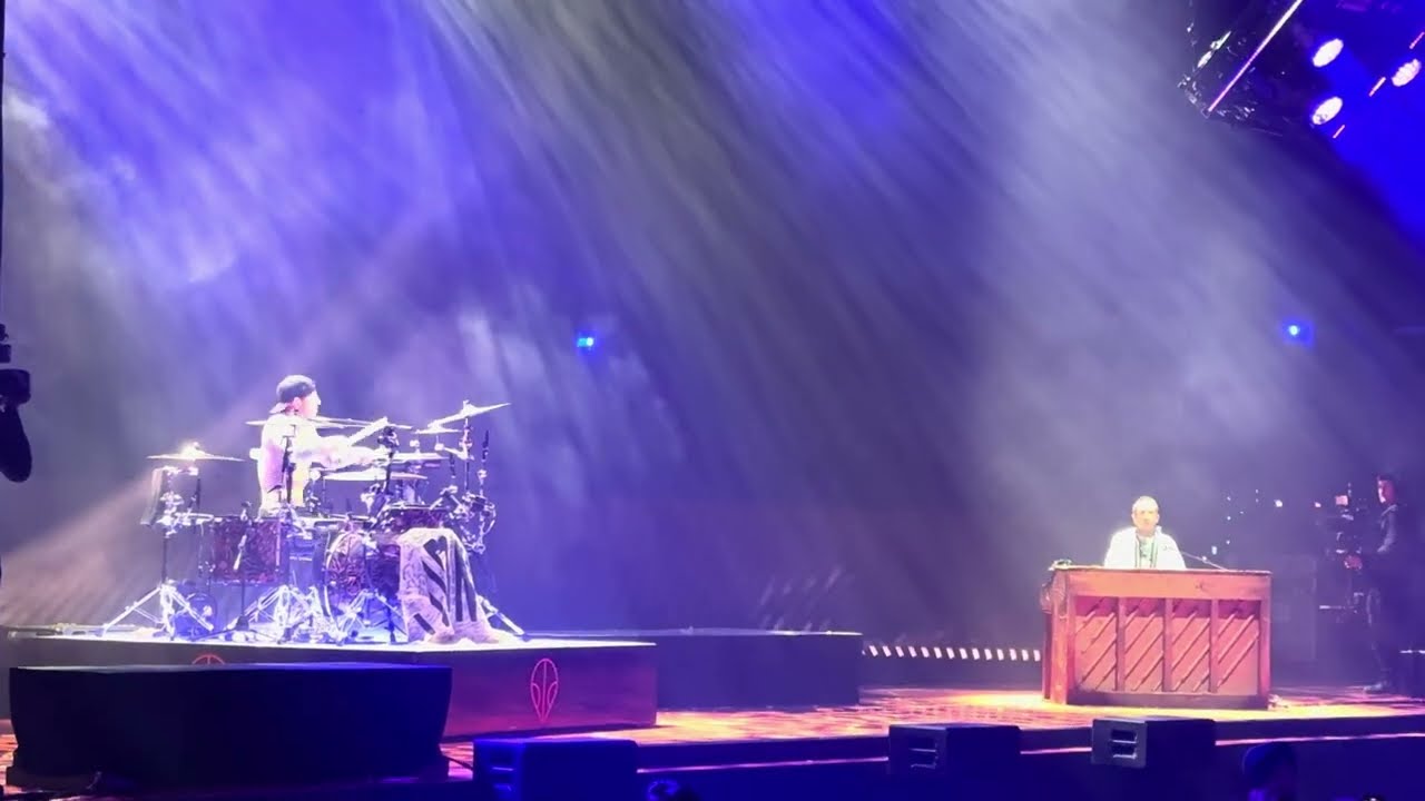 “Garbage” twenty one pilots live in Toronto Night 1 2025 #breachtoronto