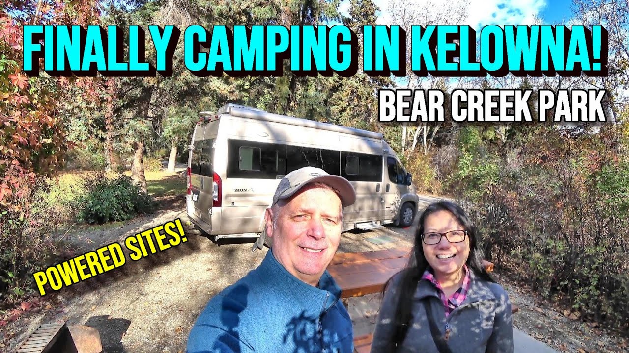 Кемпинг для автодомов в парке Bear Creek Park, Келоуна, Британская Колумбия, на озере Оканаган