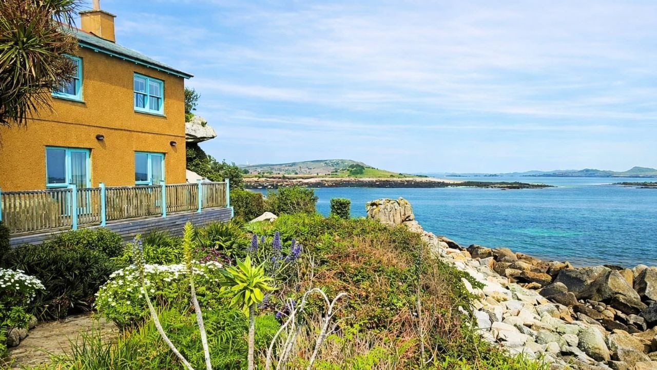 Walking the Isle of Tresco: From Coastal Paths to Windswept Headlands