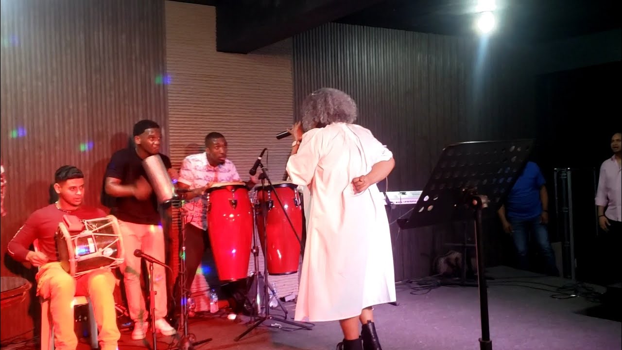 Martha Candela/El diablo ta sofocao #popurridecorospentecostales #corosprendio #coros de fuego