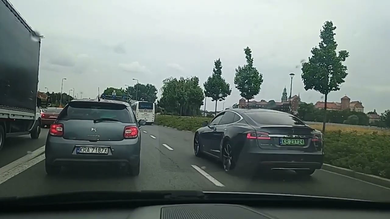 Google Maps prowadzi przez Kraków... Bo obwodnica zakorkowana!