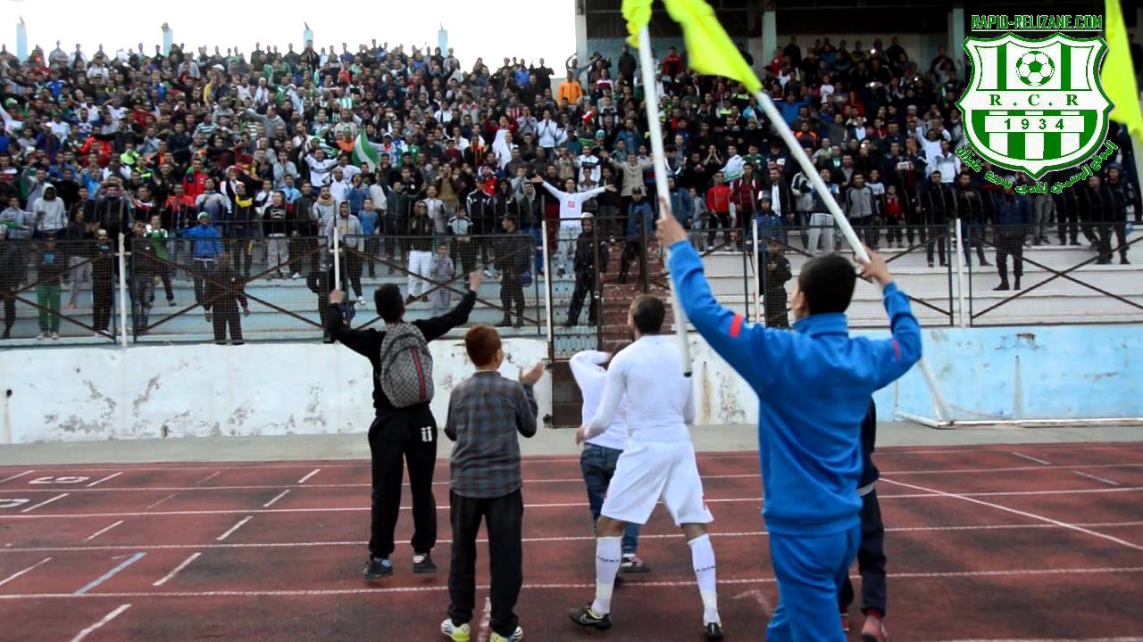 تفاعل المدافع كريم مداحي مع أنصار السريع بعد نهاية مبارة الجياسكا