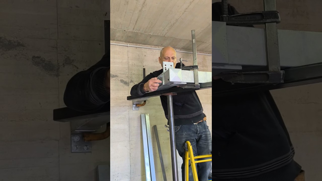 Montaggio struttura in ferro zincato a caldo per Soppalco Garage 👍 #fabbro #ferro #porteblindate