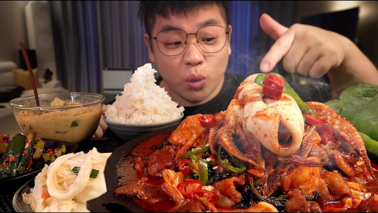 제육볶음 먹방 집밥으로 비지찌개 통오징어 제육볶음 레전드 먹방 Jeyuk bokkeum stir fried spicy pork mukbang Legend koreanfood asm