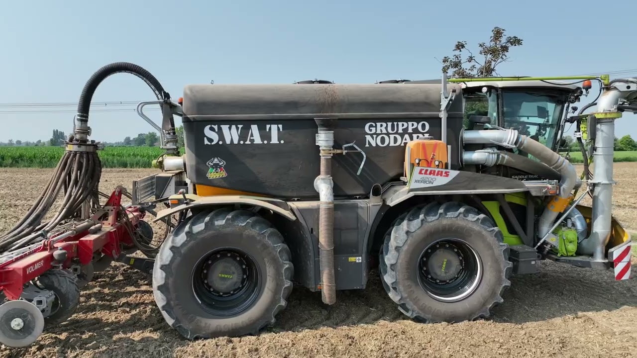 Grande, potente, efficiente CLAAS XERION 42OO INTERRAMENTO LIQUAME 2023 Gruppo Nodari