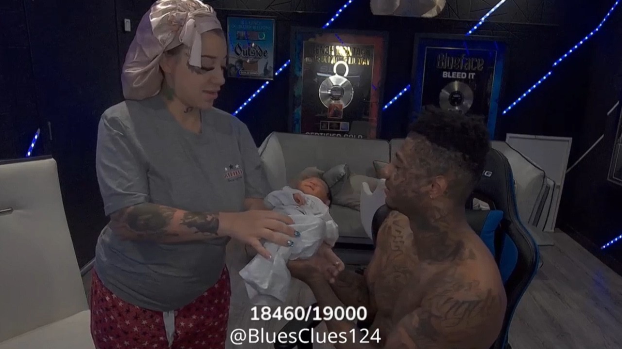 BLUEFACE SAYS THE CHAT GIRLS ARE HIS BABY MAMAS&mdash;THEN THEY TELL NEVAEH TO LEAVE?! 😳