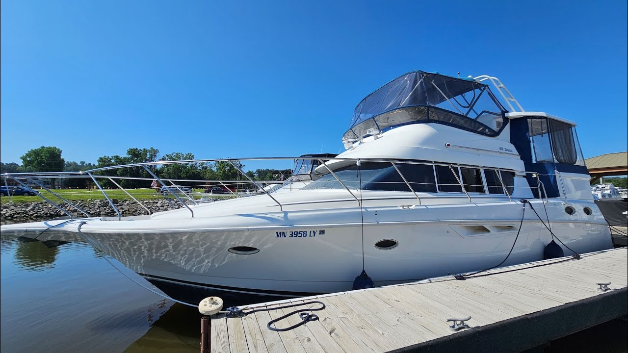 Explore this Silverton 402 Motor Yacht, A Practical, Affordable and well arranged cabin on the water