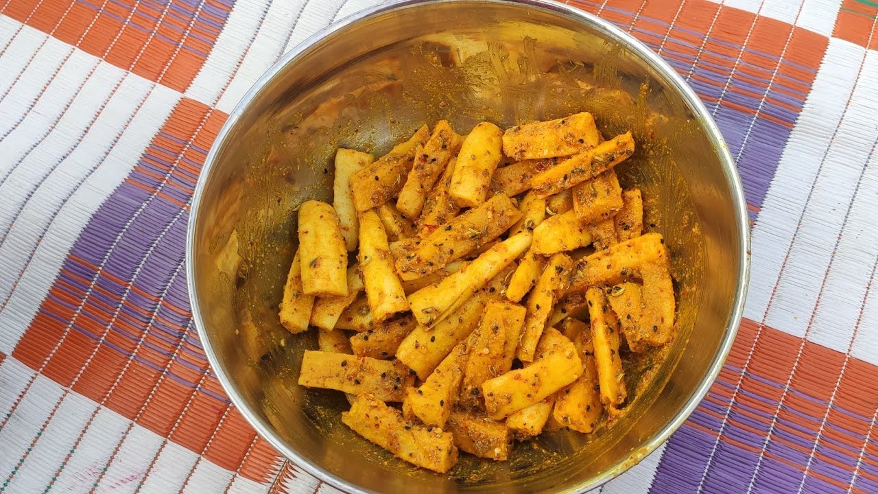 आज हमने बनाई मूली का अचार जिसे आप साल भर स्टोर कर सकते है।radish ka Achar kaise banaya jata hai 