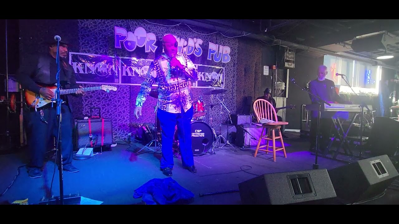 Da Captain performs his Song 