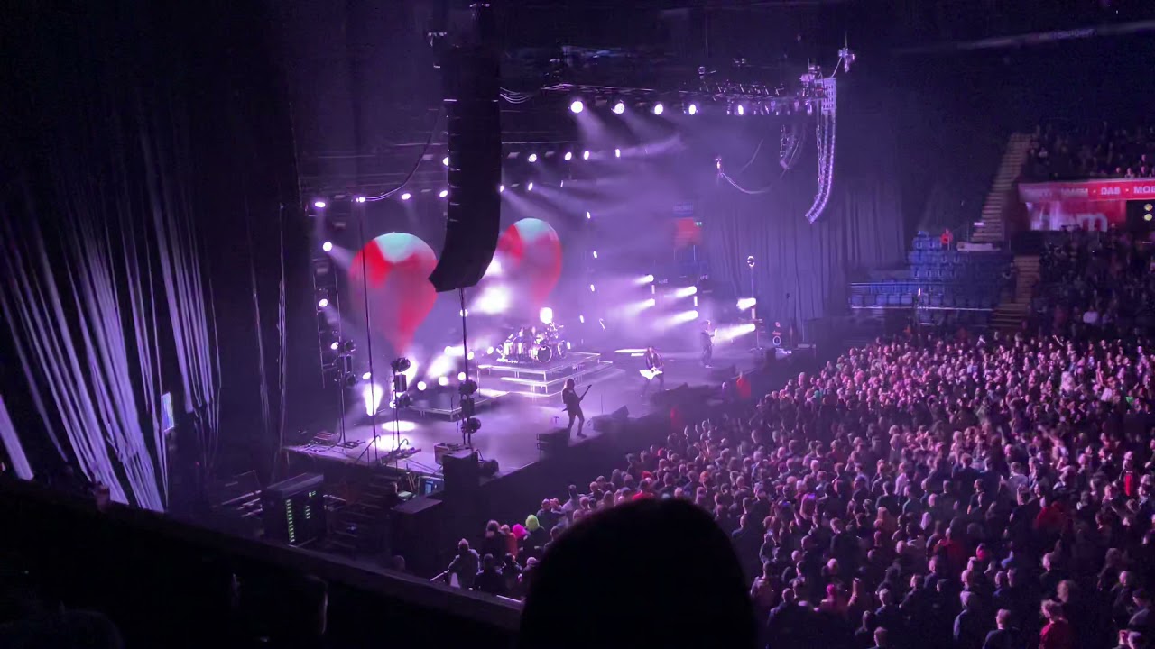 Bullet For My Valentine - Rainbow Veins (LIVE DEBUT @ Nottingham Motorpoint Arena)