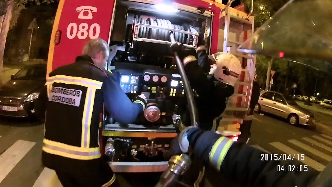 INCENDIO DE CONTENEDOR. BOMBEROS CÓRDOBA