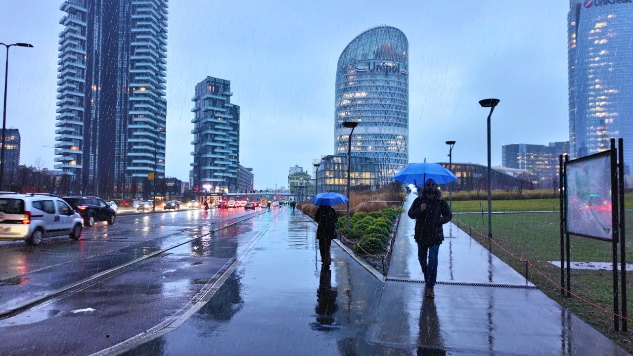 4K60 Walking in the Rain in Milan on Monday Morning to Work ASMR