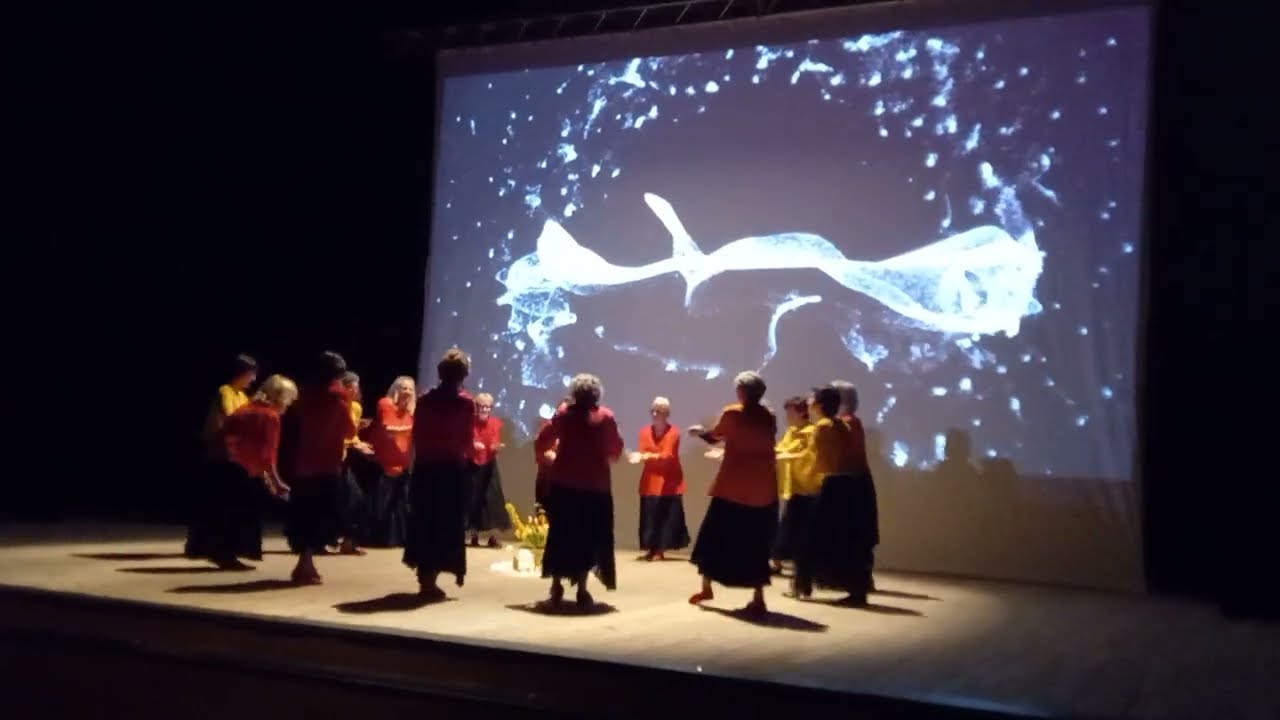 Danze in cerchio. (2*) per la Giornata Mondiale della donna.
