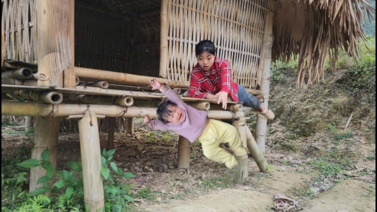 Vietnamese girl went to find food to leave her child at home and had an accident