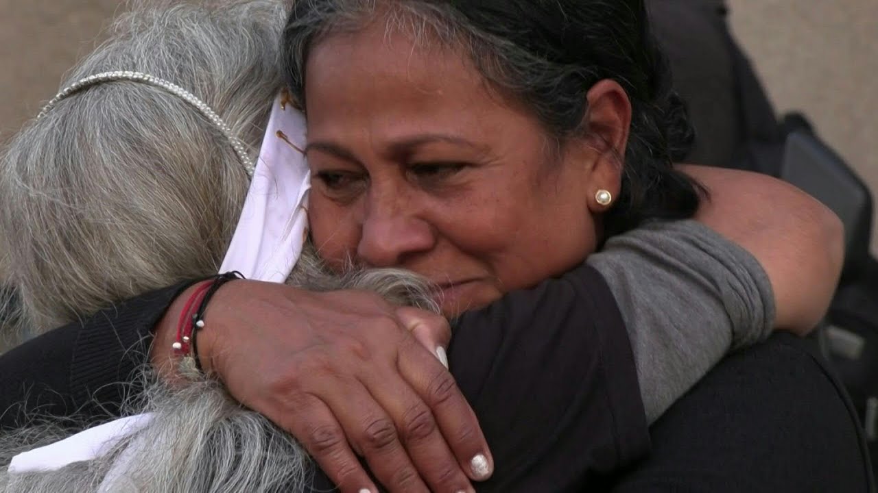 Tears and emotions as prisoners freed and first visits allowed in Venezuela | AFP