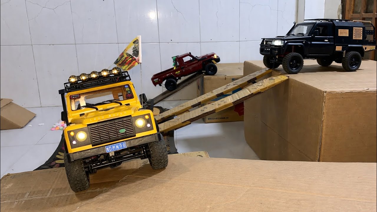 RC 4x4 Bridge Climb Challenge | Land Rover Defender vs Toyota Land Cruiser Off-Road Trucks