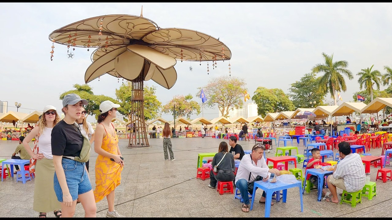 Cambodia Street Food Tour!! Best Food at Chaktomuk Walk Street, Weekend Market, Phnom Penh