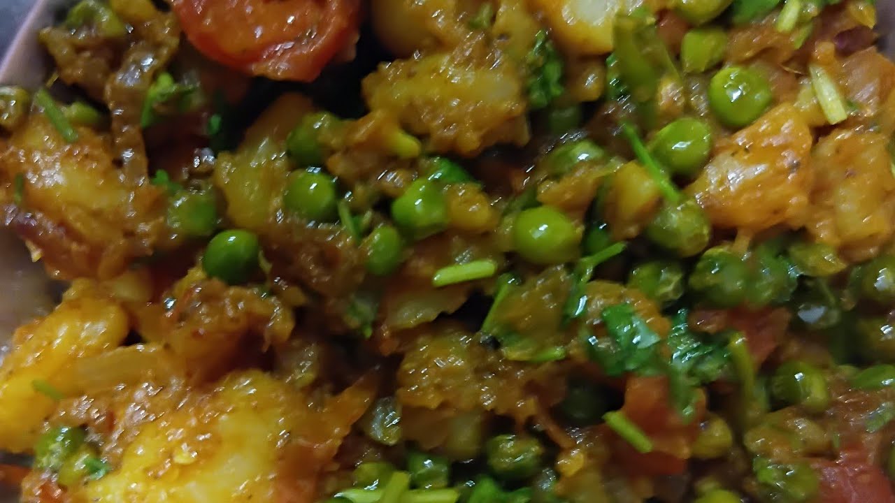 Aloo  matar  sabji  testi. Dry    recipe 
