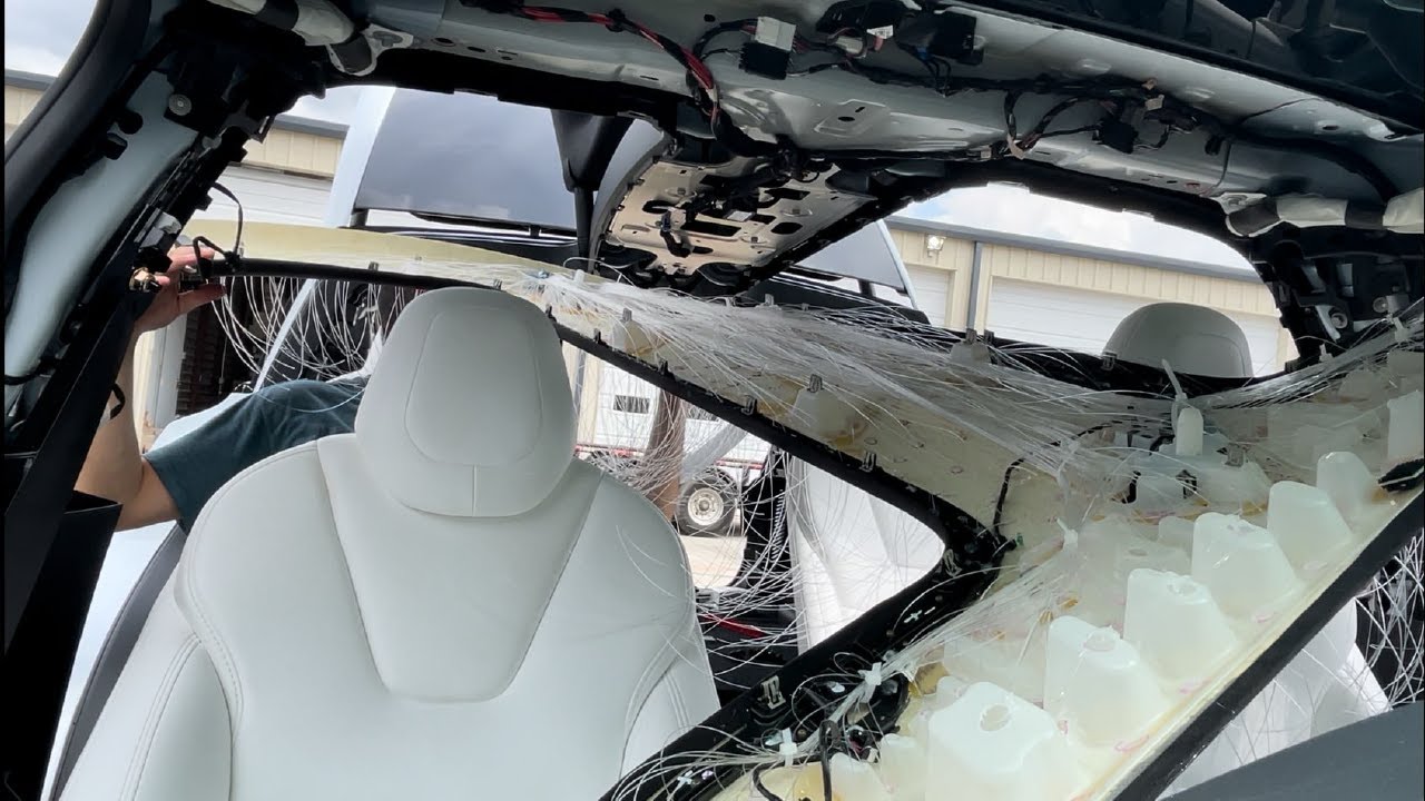 Как снять обивку потолка с Tesla Model X Plaid 2022 года