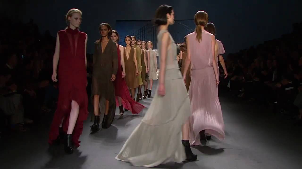 Vera Wang Fall Winter 2011 Ready-to-Wear Runway Show | NYFW