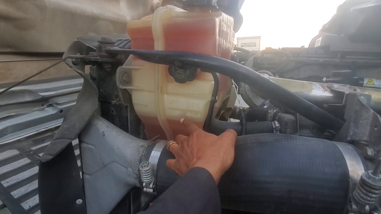 Cascadia  dd15 Coolant Tank