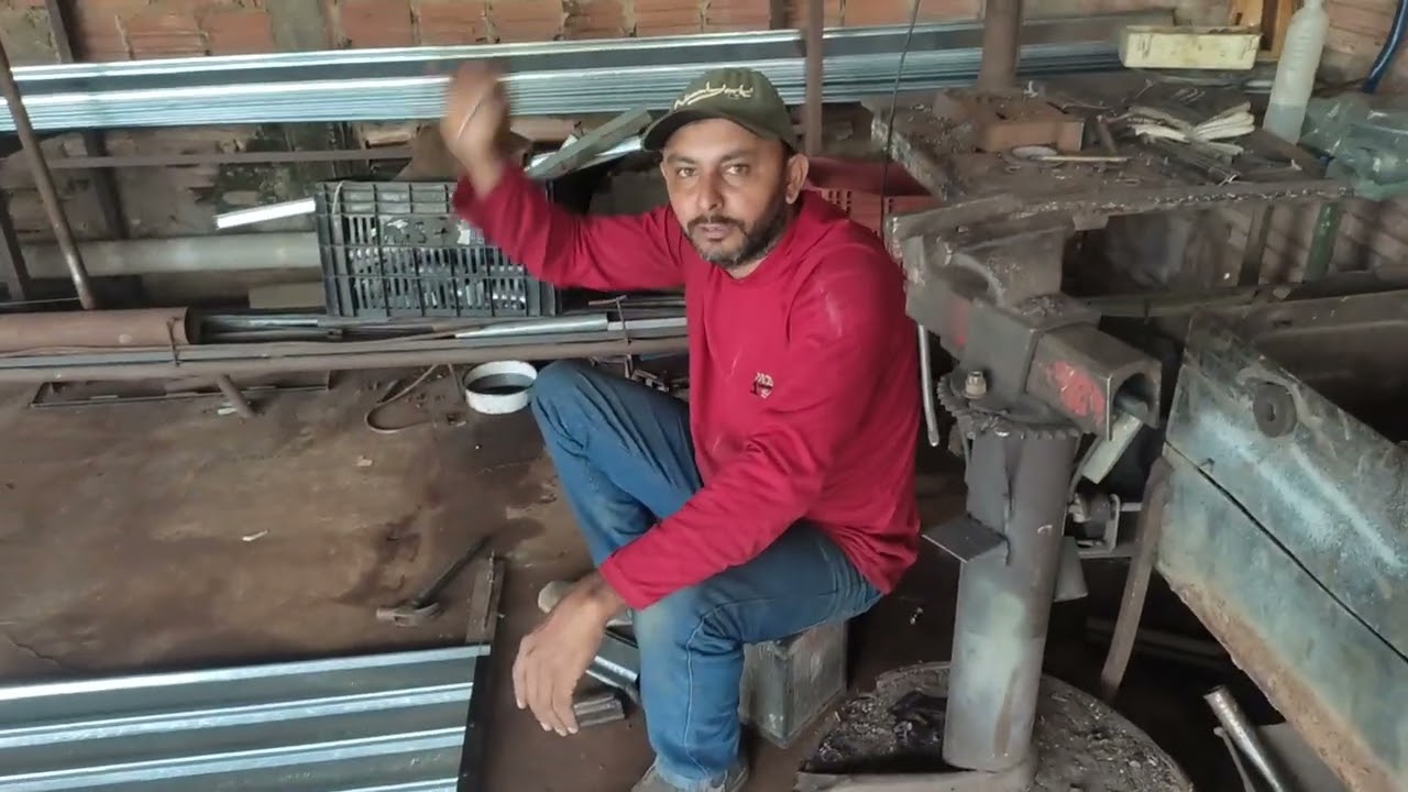 Como montar uma porta de enrolar (#porta de aço)