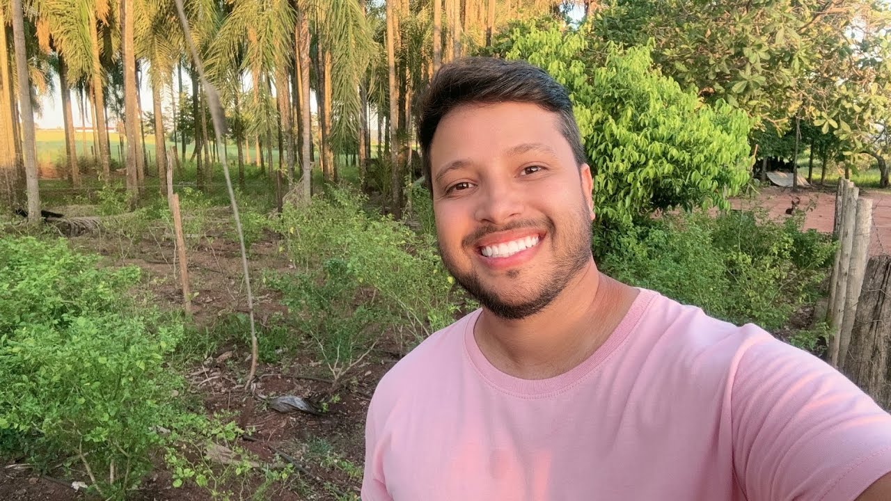 Cuidando das galinhas e dos porcos
