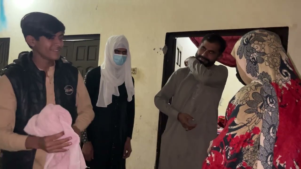 Yeh Ladki Kahan se Aye Hai Aur Yeh Kis pehchy Aye Hai | Rat Ko Das Bajy Inta Bara Hangama 