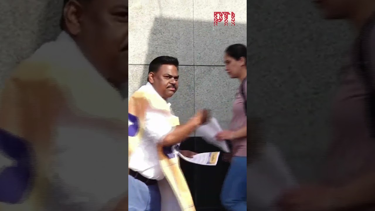 AAP workers stage protest at ITO