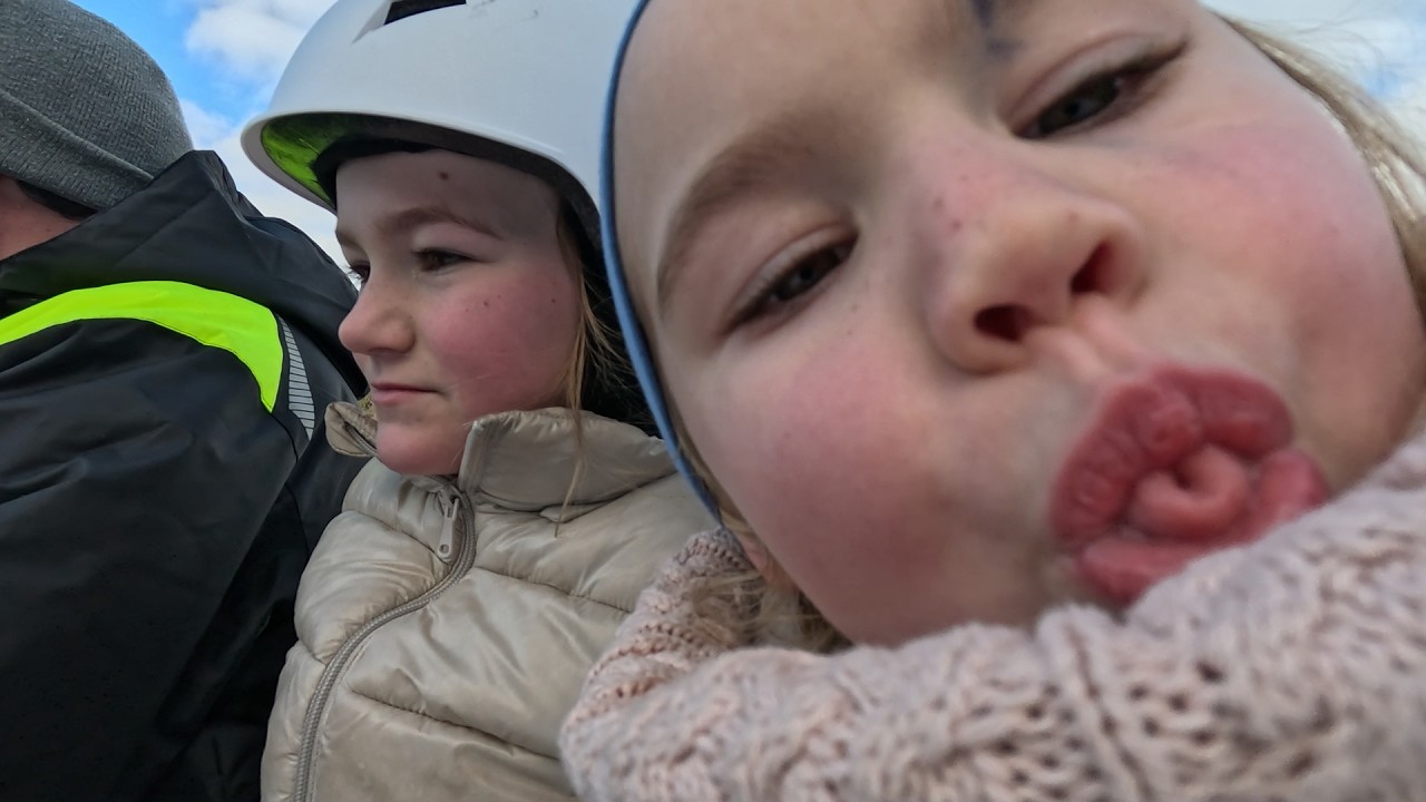 En dag på isen med Pappa och Lilly