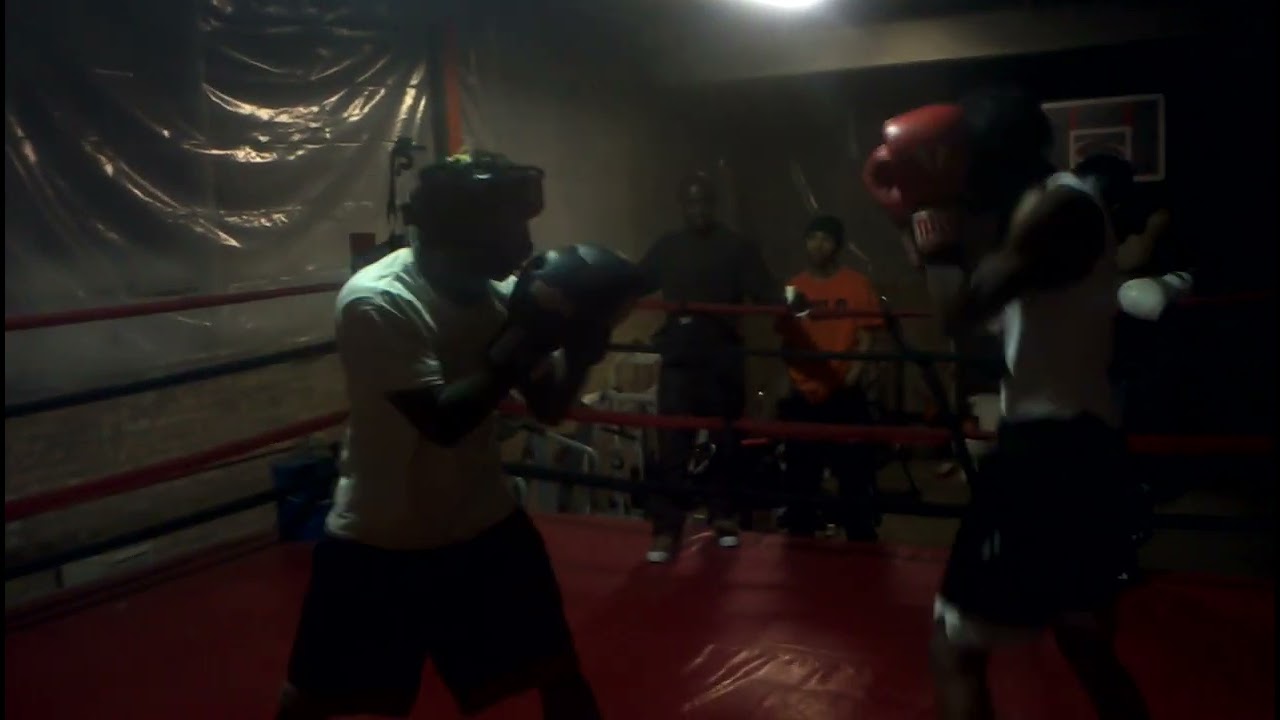 Spoonie Black - Chicago Golden Gloves Champion at 156 Spar session with (Ringside Champion) 🥊Jordan