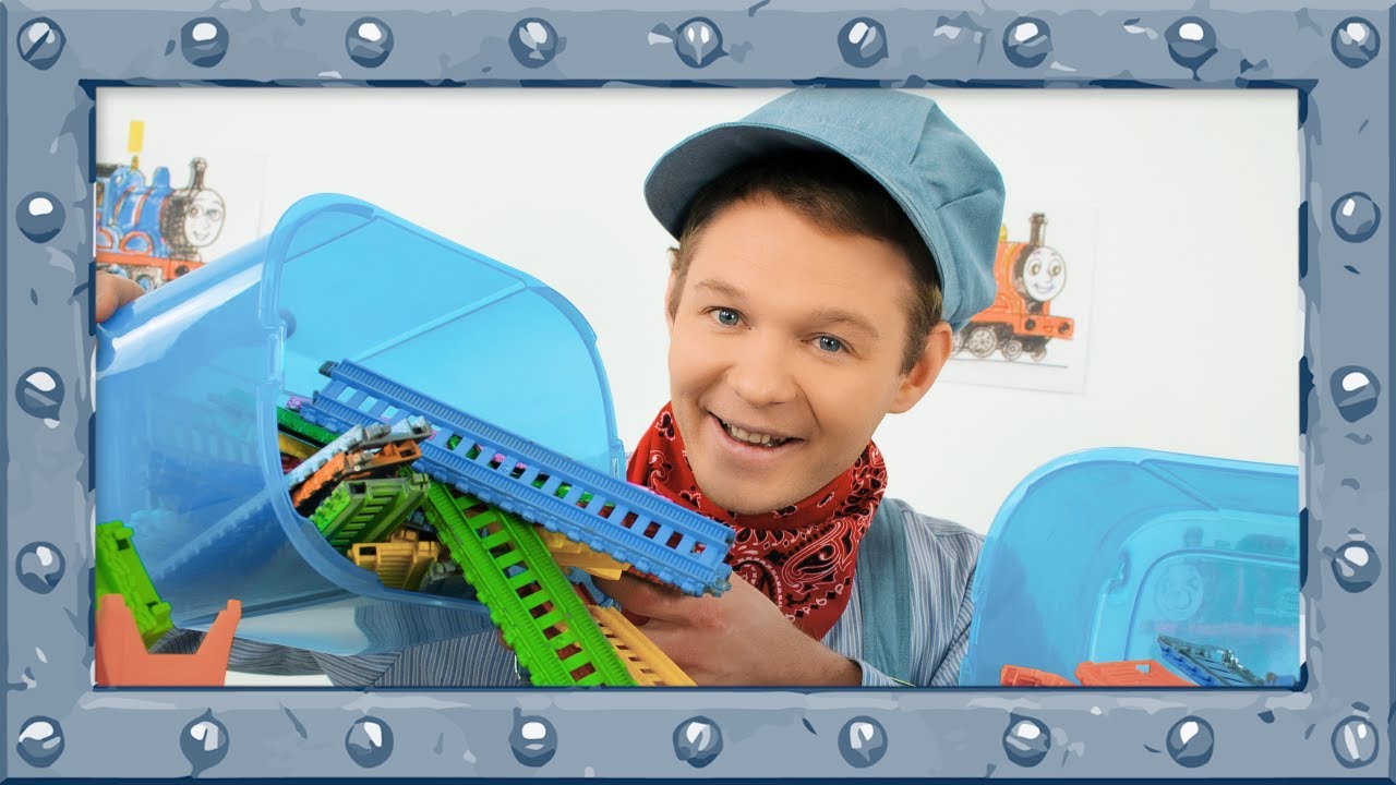 Epic Track Building! Thomas and Friends Create a New Mega Railway!