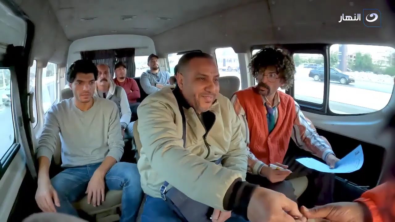 الراجل نط من الميكروباص 🚌 وهو ماشي لما قاله انت حرامي 😱#كريزي_باص