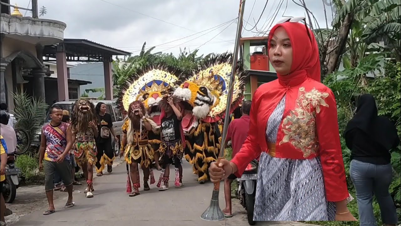 Kirab Haflah Barongan Satrio Sekar Budoyo di Karangsari Karangtengah 