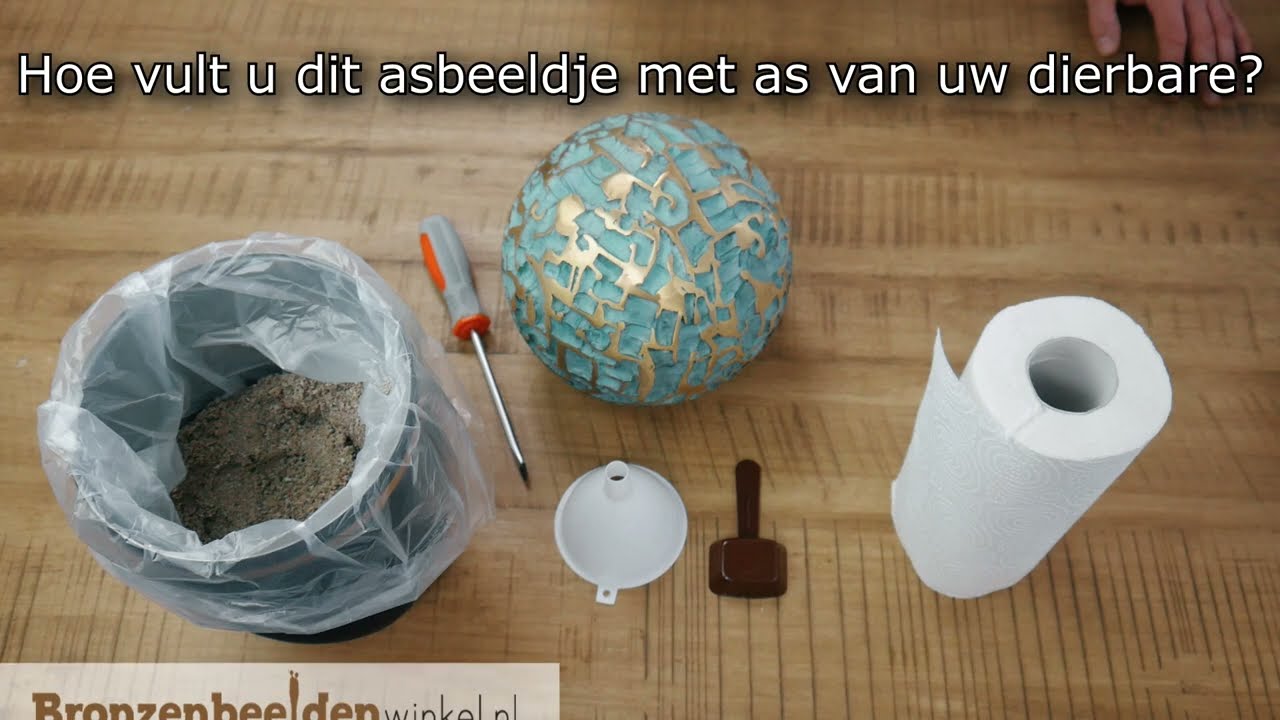Hoe urn voor thuis of buiten vullen met as?