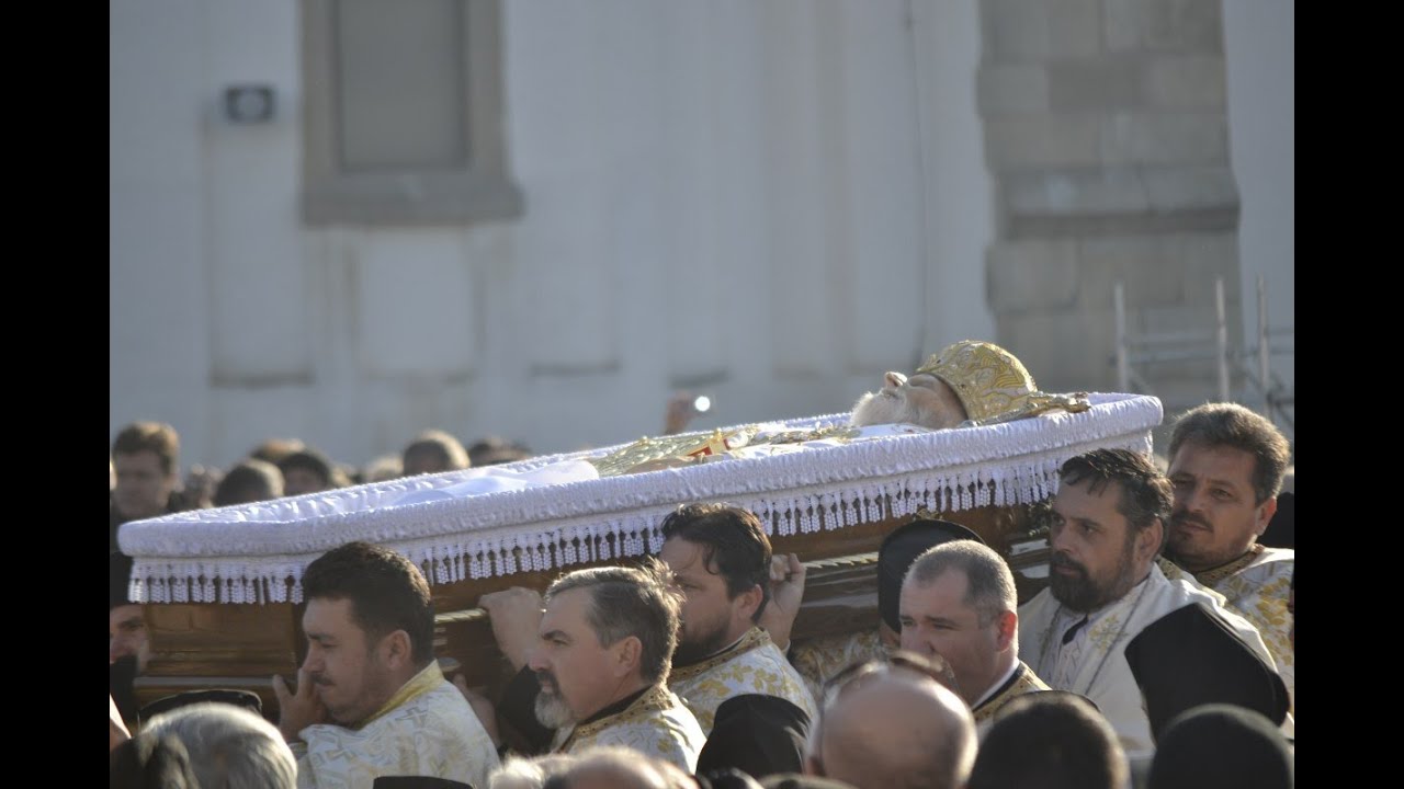 Eftimie Luca, arhiepiscopul Romanului si Bacaului, dus pe ultimul drum