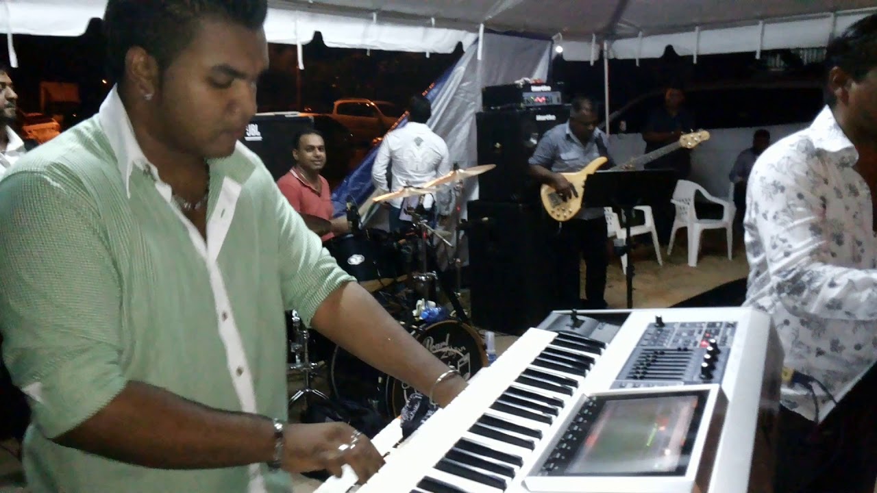 Tere Naina Bade Qaatil - The Juniors Suriname live 2013